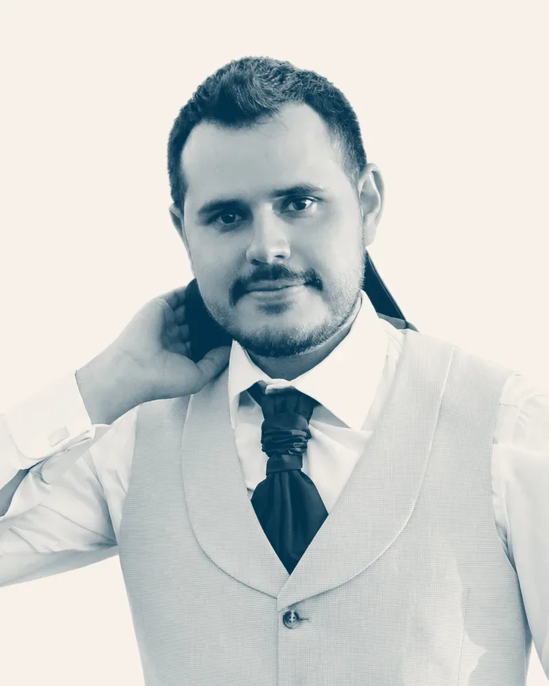 Oscar Montes, founding engineer at Traveliru